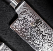 Carica l'immagine nel visualizzatore di Gallery, Coltello KAI Shun Premier TMM-0702 Tim Mälzer Minamo Santoku 32 strati 18 cm