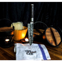 Carica l'immagine nel visualizzatore di Gallery, Coltello Satake Kuro Santoku 18 cm