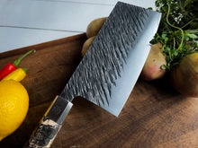 Carica l'immagine nel visualizzatore di Gallery, Coltello da Chef cinese "Kinesisk" Satake AME 17 cm