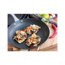 Carica l'immagine nel visualizzatore di Gallery, Padella antiaderente in ghisa leggera con Nido d'Ape SATAKE 24 cm