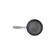 Carica l'immagine nel visualizzatore di Gallery, Padella antiaderente in ghisa leggera con Nido d'Ape SATAKE 26 cm