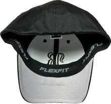 Carica l'immagine nel visualizzatore di Gallery, Cappellino da Baseball Flexfit black & black "R"