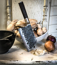Carica l'immagine nel visualizzatore di Gallery, Coltello Satake Kuro Sakata 14 cm