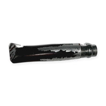 Carica l'immagine nel visualizzatore di Gallery, Coltello Opinel N°08 Carbone decorato a mano da Ugo Brigadoi, manico bordeaux e argento – chiuso
