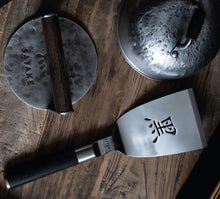 Carica l'immagine nel visualizzatore di Gallery, Satake Kuro 3 pezzi Smash BURGER Set, Piastra, Cloche e spatola
