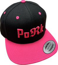 Carica l&#39;immagine nel visualizzatore di Gallery, Cappellino Snapback black &amp; Pink Pork
